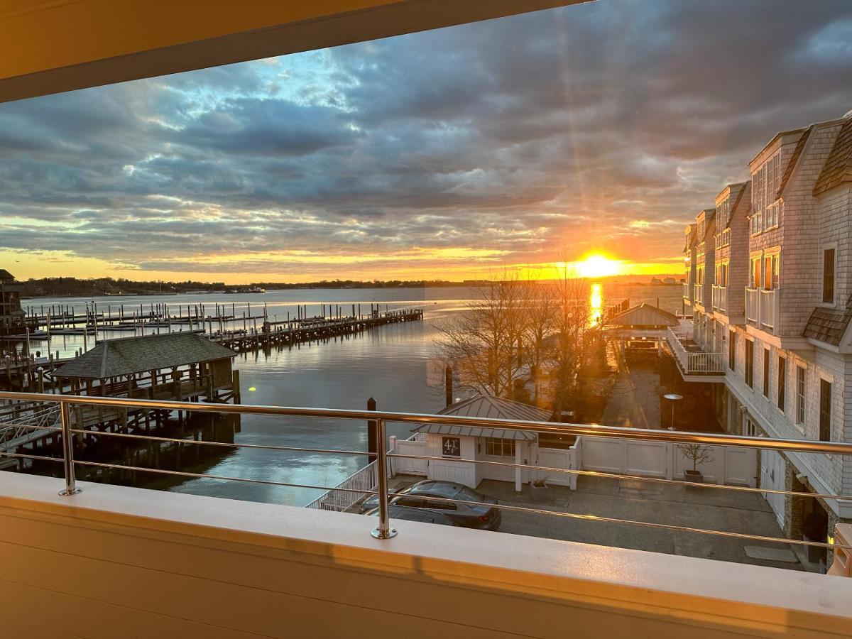 Harborside Inn นิวพอร์ต ภายนอก รูปภาพ